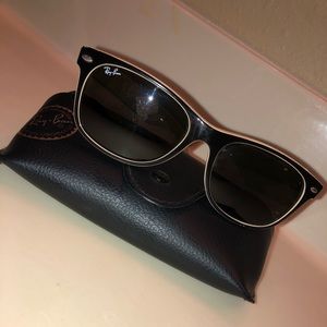 AUTHENTIC Ray Ban Wayfarer • Black and Cream
